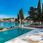 Beautiful Zman Near Sea In Dugi Otok