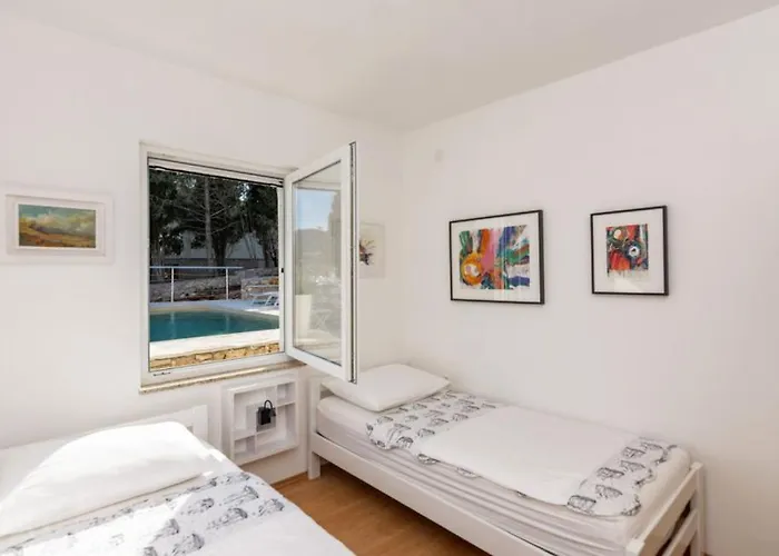 Beautiful Zman Near Sea In Dugi Otok